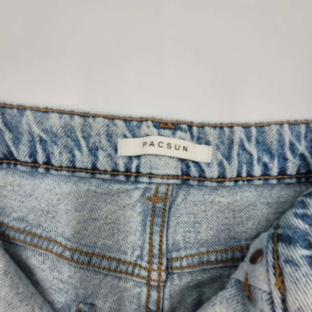 Vintage-Inspired PacSun Mom Denim Shorts Sz 25 Light Acid Wash High Waisted 90s